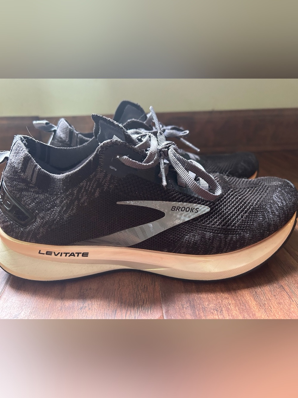 Brooks Women’s Black and Gray Merle Levitate Running Sneakers Size 9